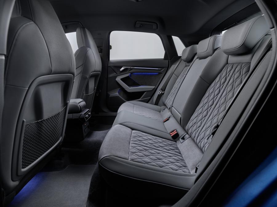 Интерьер Audi A3 Sportback 35 TFSI 2020 года  (WW) (фото 34 из 57)